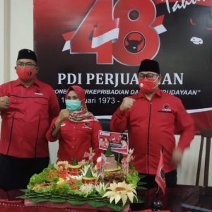 Di HUT, PDIP Bondowoso Bagi 50 Tumpeng Kepada  Masyarakat