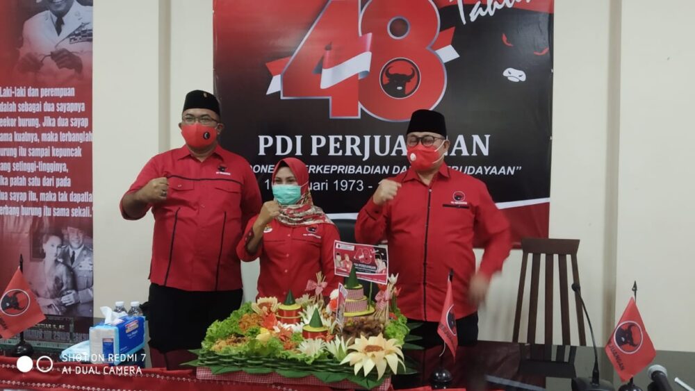 Di HUT, PDIP Bondowoso Bagi 50 Tumpeng Kepada  Masyarakat