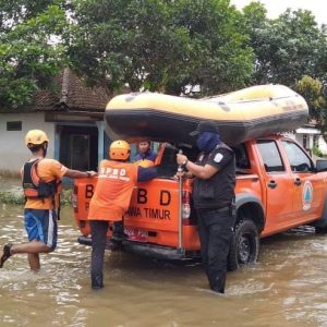 Bantu Banjir Jember, BPBD Kirim Perahu Karet dan Bantuan Logistik