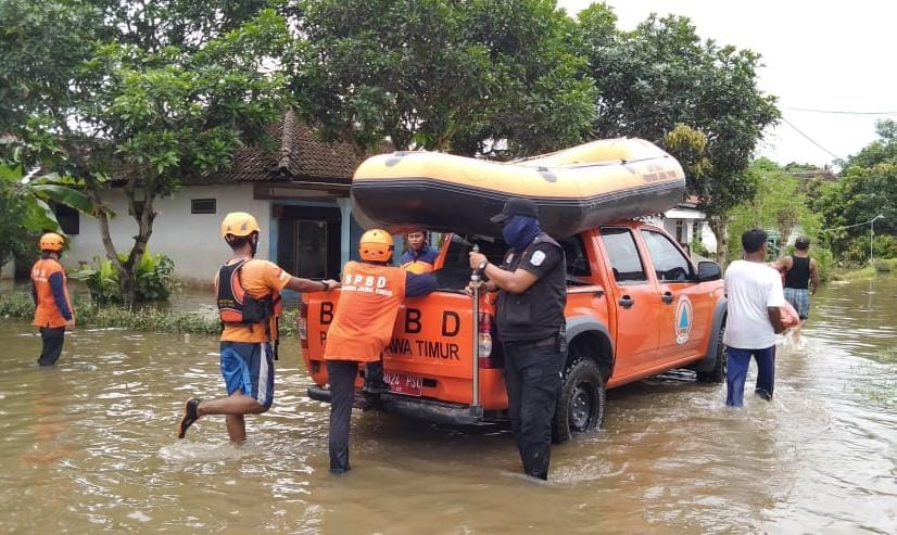 Bantu Banjir Jember, BPBD Kirim Perahu Karet dan Bantuan Logistik