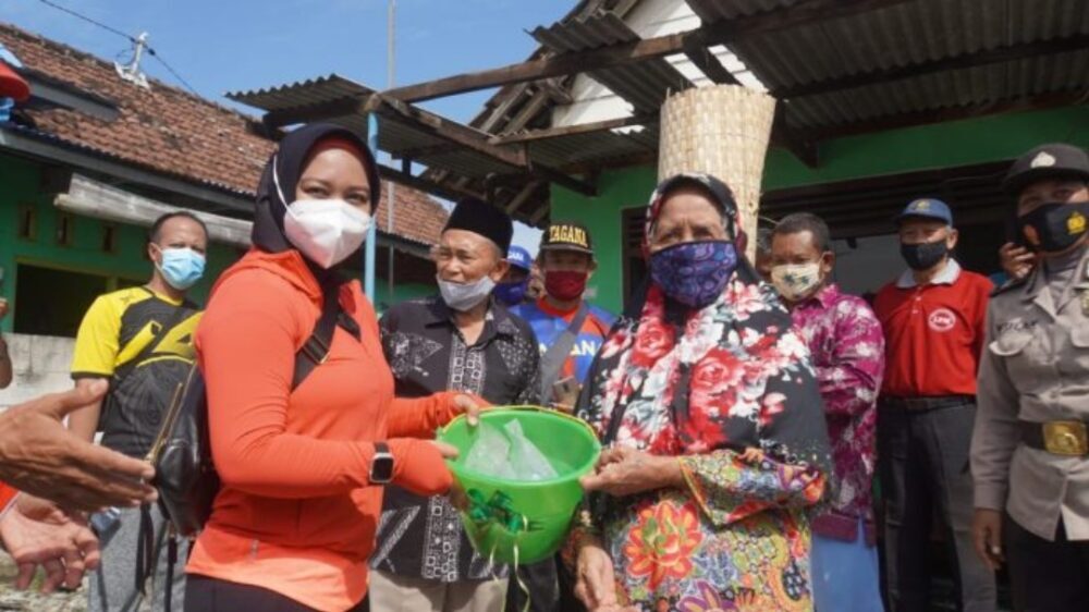 Walikota Bantu Perbaikan Rumah Warga Dampak Puting Beliung