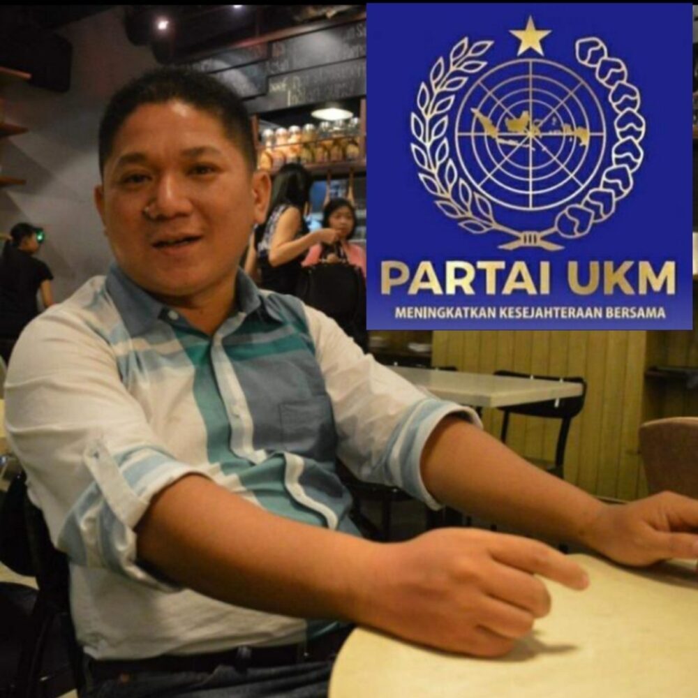 Partai UKM Lahir Dari Bawah (Button Up)