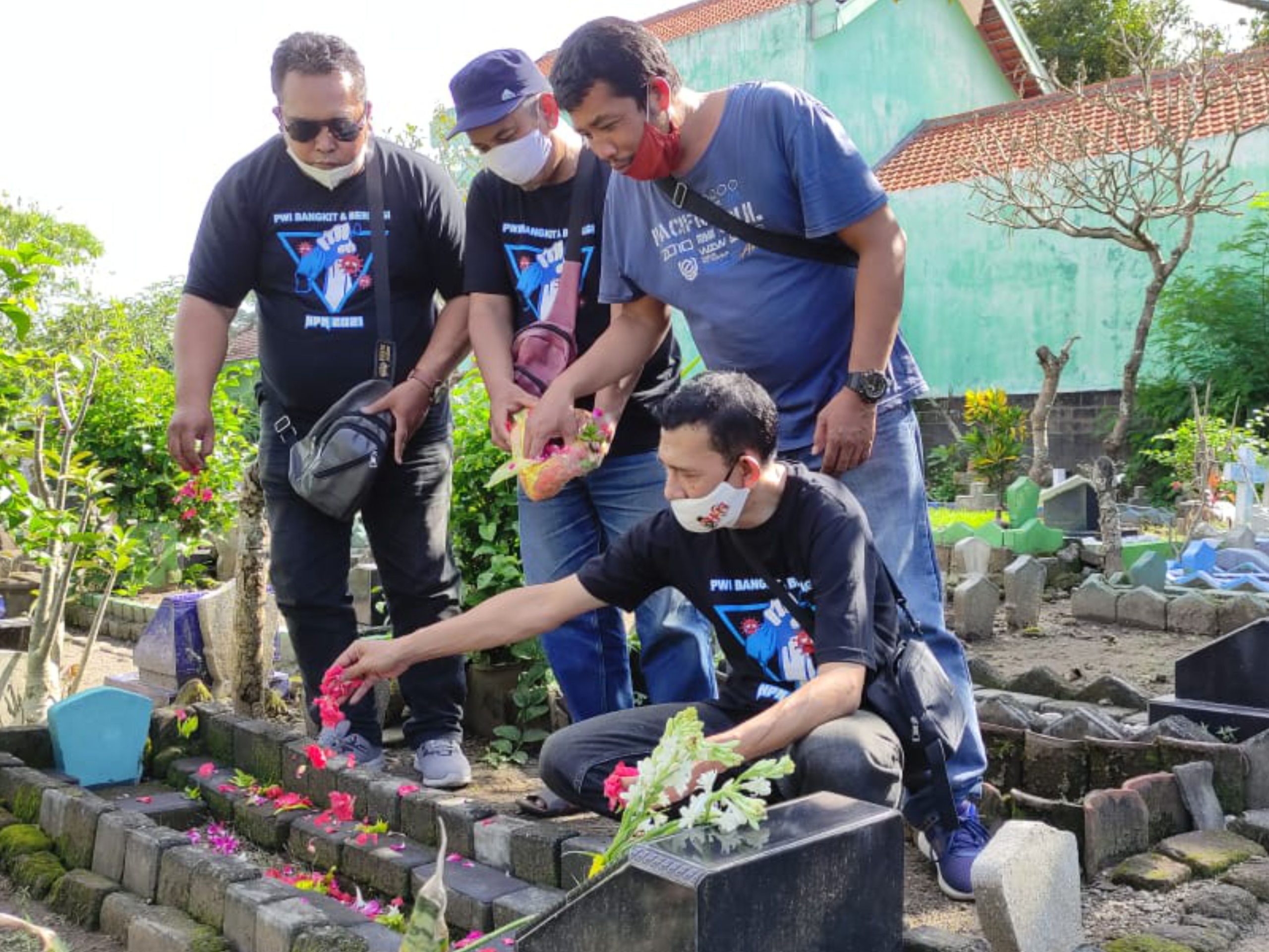 Selain Baksos HPN PWI Mojokerto, Beri Penghargaan Forkopimda