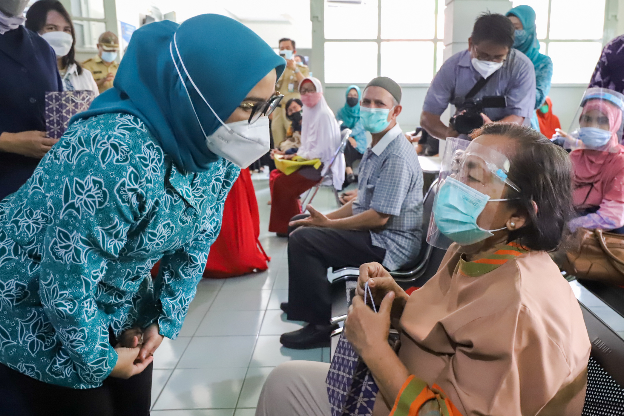 Ketua PKK Surabaya Keliling Puskesmas hingga Bagikan Vitamin C