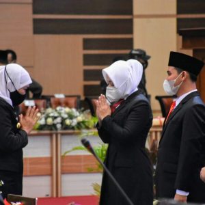 Gubernur Khofifah, hadiri Sertijab Bupati & Paripurna DPRD Mojokerto