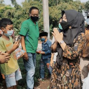 Bupati Kerja Bakti Bersama Warga Sooko