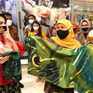 Gubernur Buka Pameran Batik Terbesar se Indonesia Timur