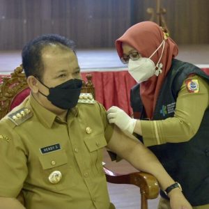 Setelah Bupati dan Wabub, Ganti Notaris dan PHRI Di Vaksinasi