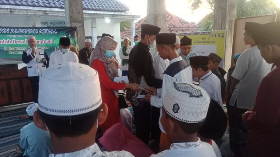 Mencari Berkah Lailatul Qodar, Pemdes Kedungringin Santuni Yatim-Piatu