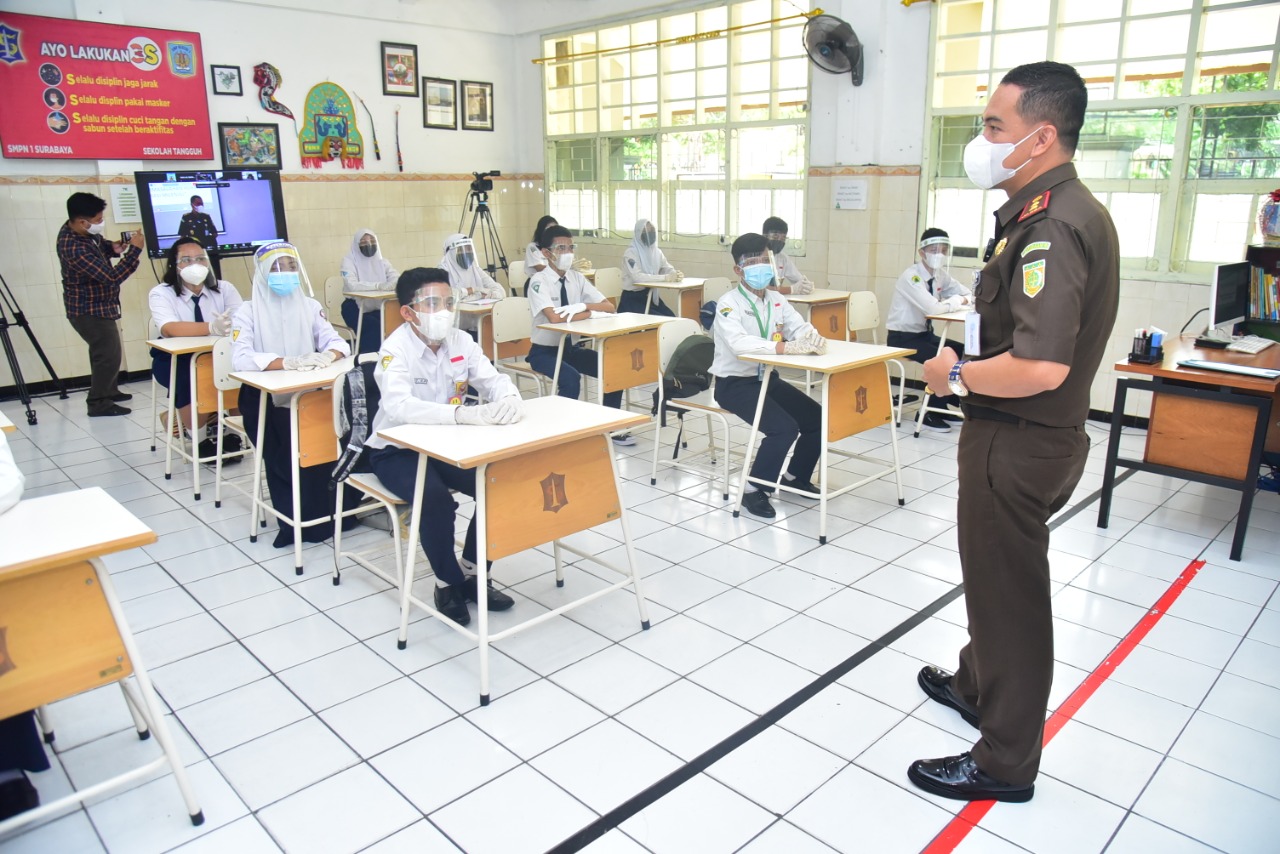 Kajari Tanjung Perak Didapuk jadi Guru dalam Pembelajaran Tatap Muka