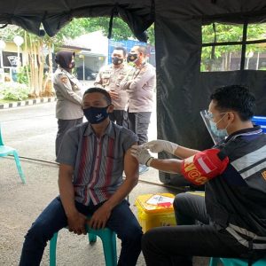 Polres Tuban Berikan Vaksinasi Gratis Bagi Tamunya