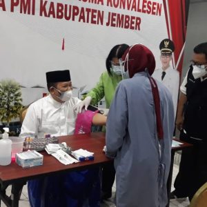 Bupati dan Ketua PMI Jember Kompak Pelopori Donor Darah Plasma Konvalesen