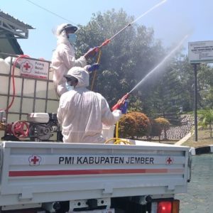 Ratusan Rumah Padat Penduduk Disemprot Disinfektan