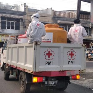 Banyak Permintaan, PMI Gencarkan Penyemprotan Disinfektan