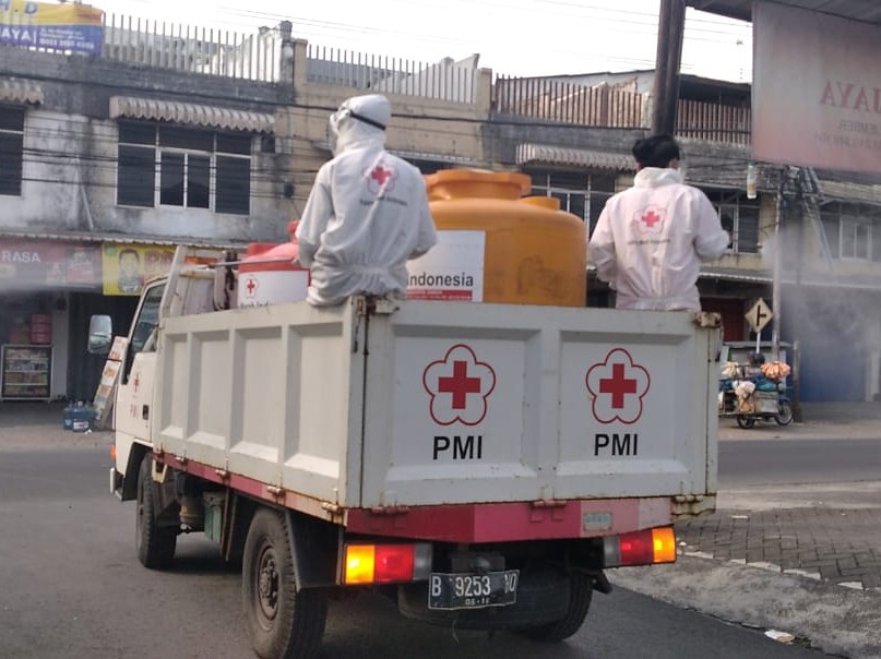 Banyak Permintaan, PMI Gencarkan Penyemprotan Disinfektan