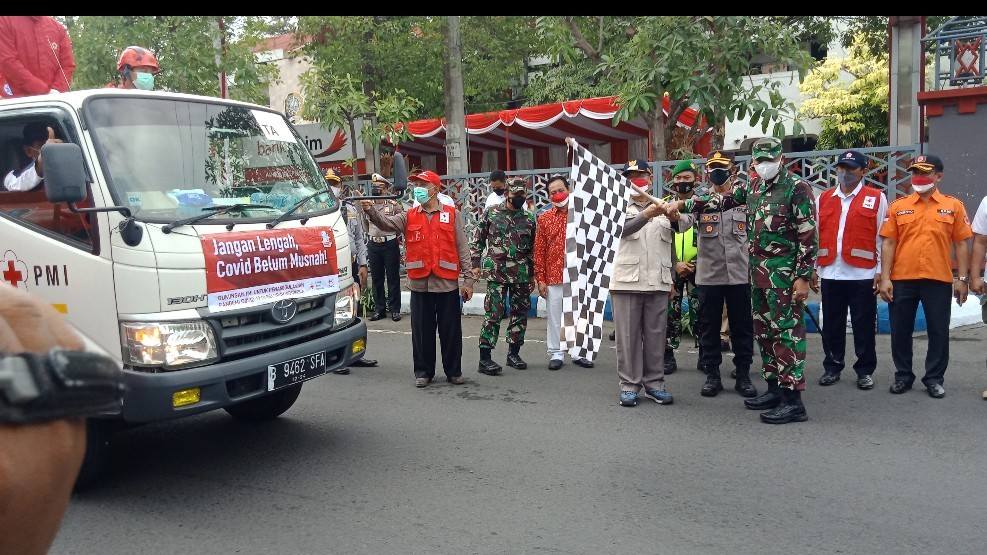 Tiga Pejabat Tulungagung Kompak Lepas Tim Spraying