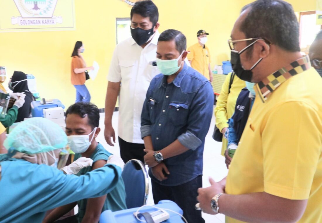 Vaksin Golkar Masuk Pacitan: 1000 Warga Datang Bergelombang