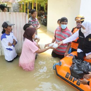 Gubernur Khofifah Kerahkan Semua Sumber Daya Atasi Banjir Pamekasan