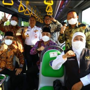 Gubernur Khofifah Nikmati Bus Trans Jatim Koridor I