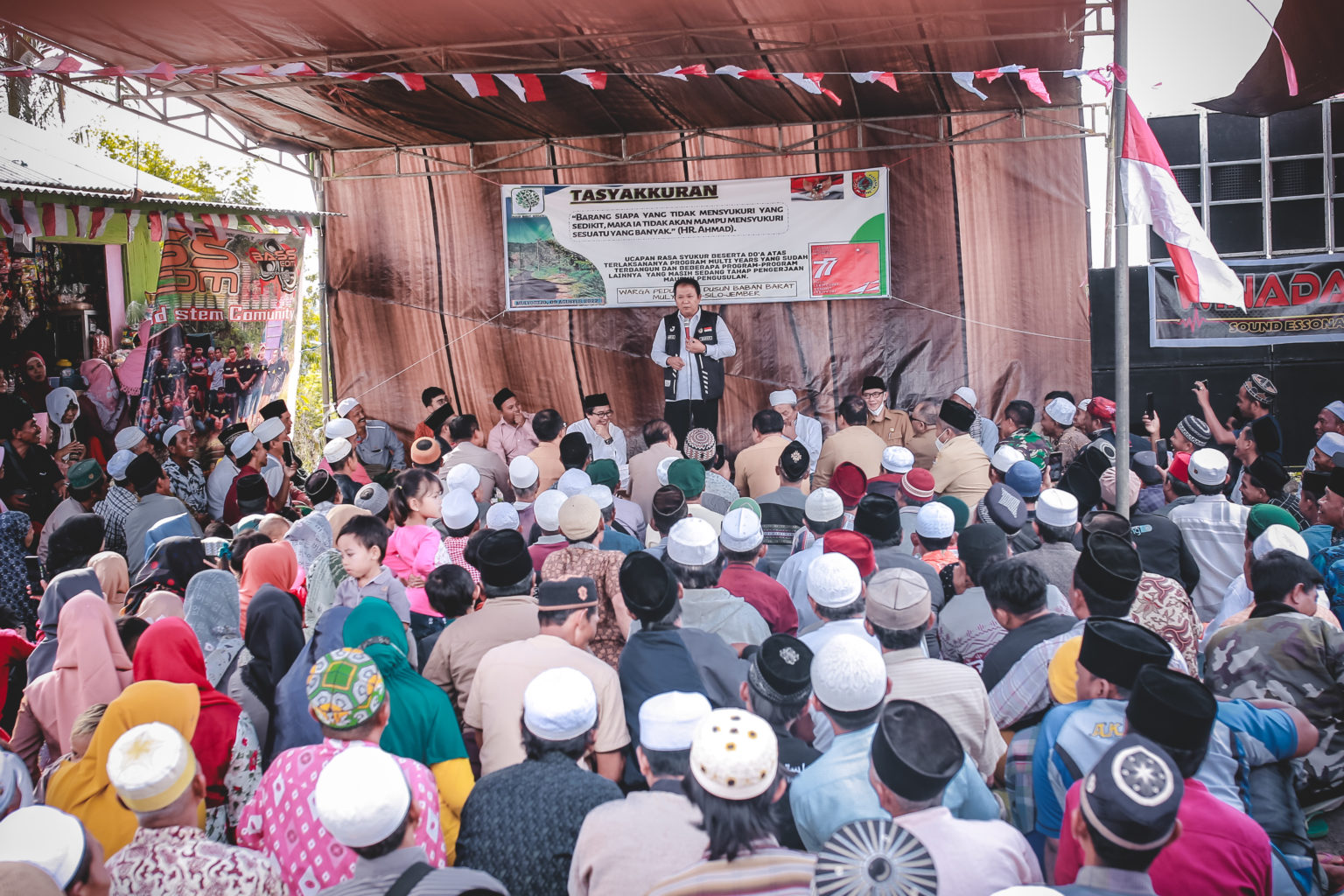 Warga Silo Jember Syukuran Miliki Jalan Desa Mulus