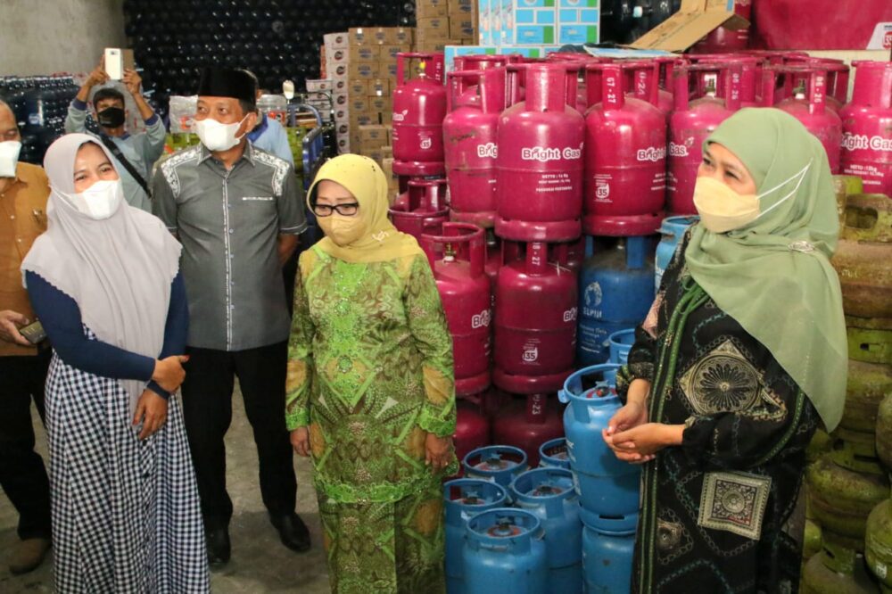 Khofifah Sidak di Jombang, Stok LPG 3Kg  dan Harga Aman