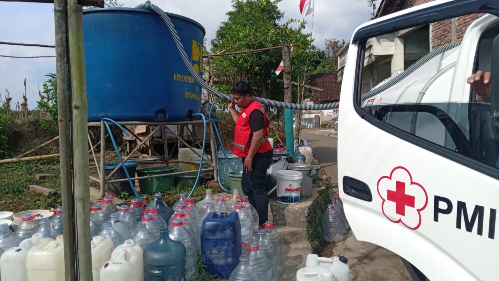 Ratusan Warga Jember Kesulitan Air Bersih