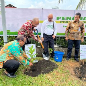 Aksi Tanam 10 Juta Pohon Muhadjir, Warga Gereja Tanam Ribuan Pohon