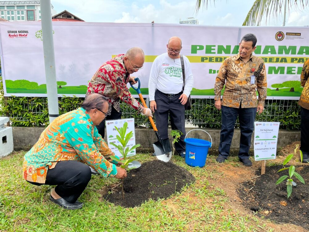 Aksi Tanam 10 Juta Pohon Muhadjir, Warga Gereja Tanam Ribuan Pohon