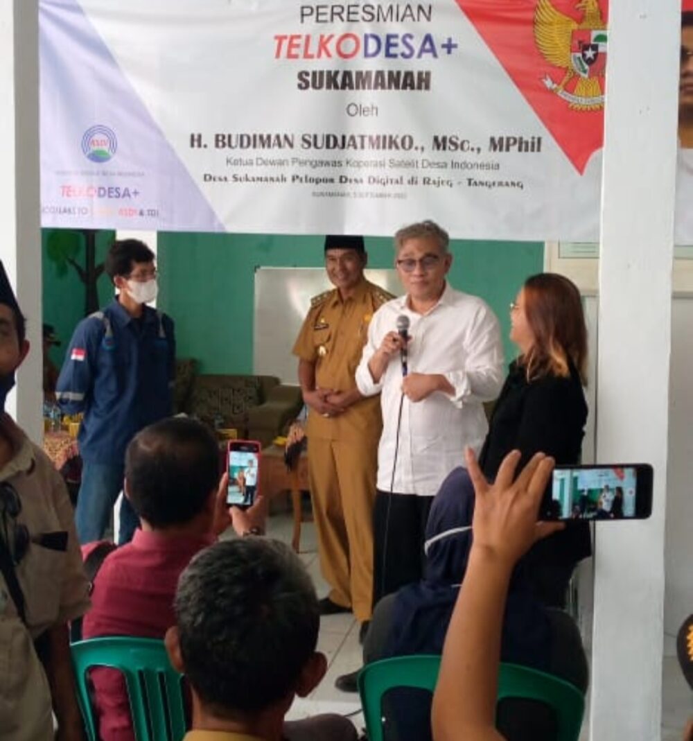 Budiman Sudjatmiko Resmikan TelkoDesa+ Sukamanah