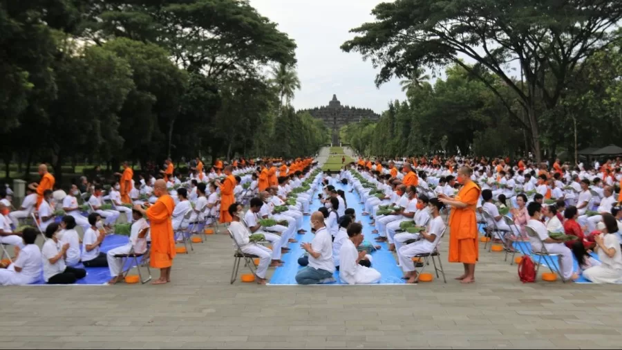 Ratusan Calon Bhikku Berbagai Negara Ikuti Pabbaja Samanera di Candi Borobudur