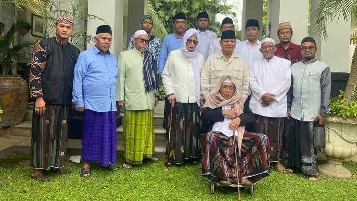 Bertemu di Surabaya, Prabowo Minta Restu Ulama dan Kiai Jatim