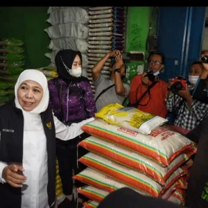 Pemprov Jatim Gelontor 20 Ton Beras Untuk Operasi Pasar di Sidoarjo