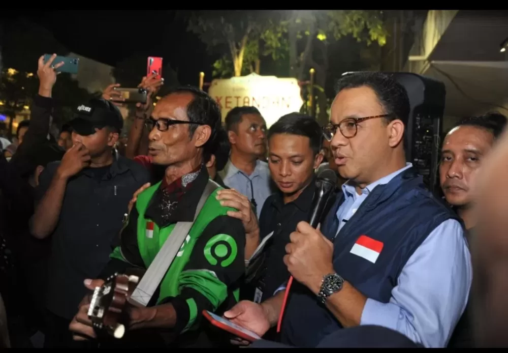 Pulang Kampung! Anies Malam Mingguan di Tunjungan Surabaya