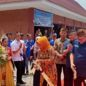 Menteri Perdagangan dan Ning Ita Resmikan 5 Pasar di Kota Mojokerto