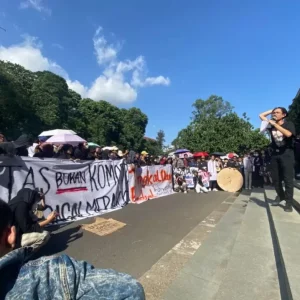 Aksi Demo Damai Aliansi Mahasiswa UGM Tolak Uang Pangkal