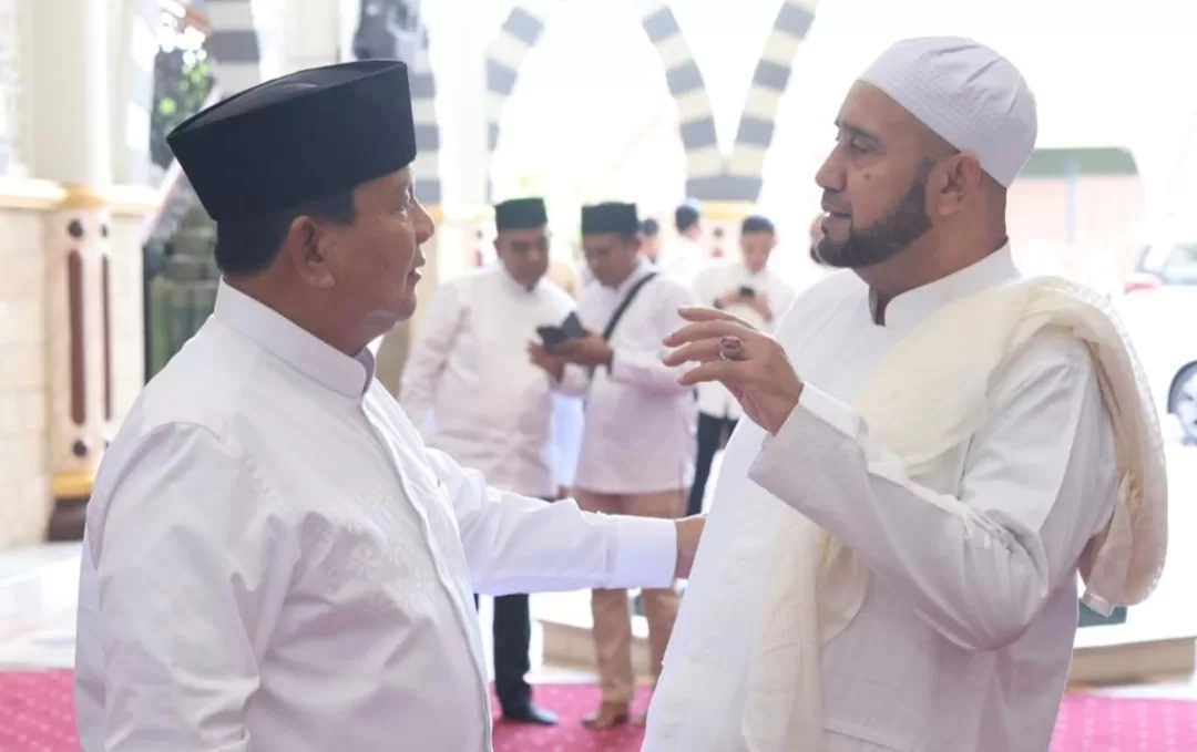 Didampingi Gibran, Lebaran Hari Pertama Prabowo Silaturahmi dengan Habib Syech di Solo