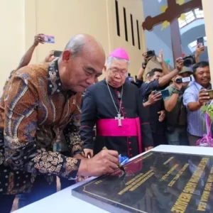 Resmikan Gedung Keuskupan Merauke, Menko Muhadjir: Gereja Ini Harus Jadi Center of Excellence