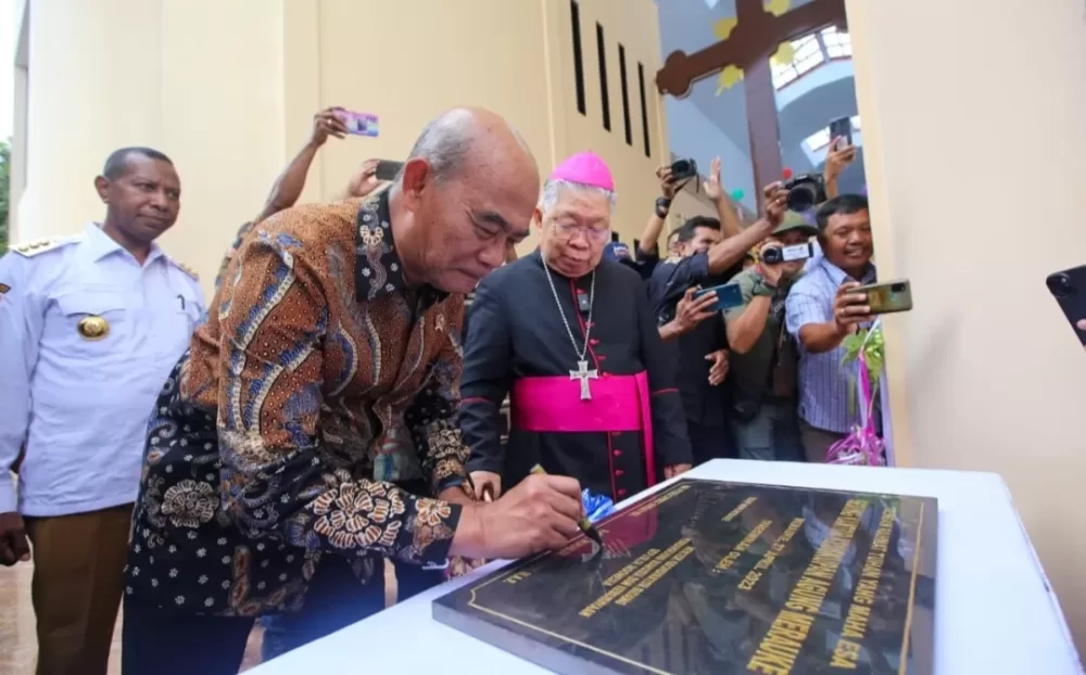 Resmikan Gedung Keuskupan Merauke, Menko Muhadjir: Gereja Ini Harus Jadi Center of Excellence