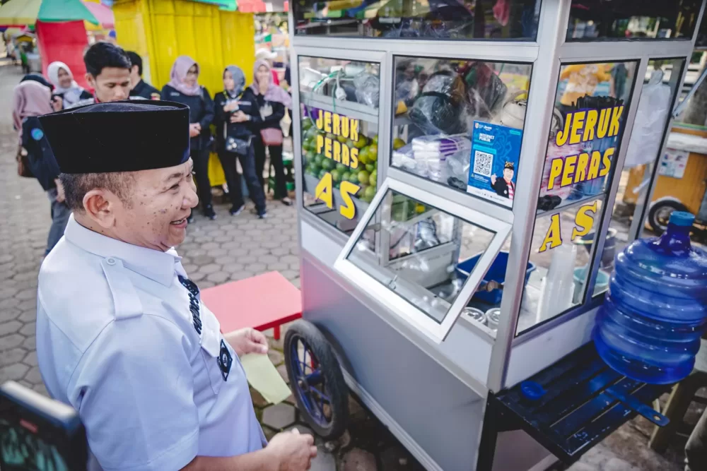 Bupati Jember Lengkapi WIFI di Alun-alun