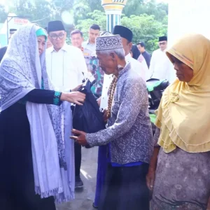 100 Pelaku Usaha Pamekasan Terima Zakat Produktif dari Gubernur