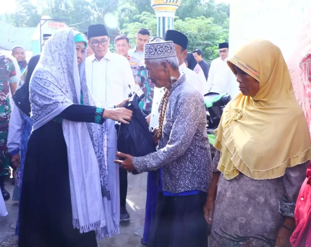 100 Pelaku Usaha Pamekasan Terima Zakat Produktif dari Gubernur