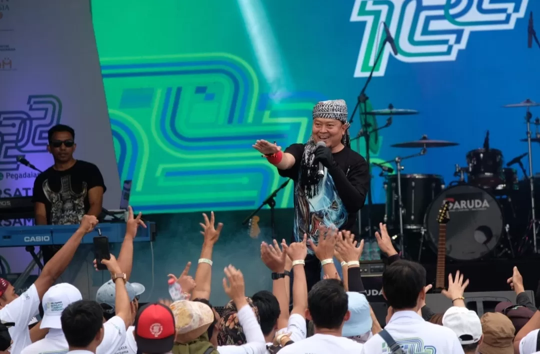 Keseruan KW 12 Rock Band Tampil Bareng Armand Maulana