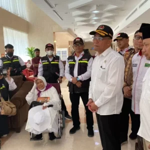 Pastikan Layanan Optimal, Menko Muhadjir Temui Jamaah Haji di Makah