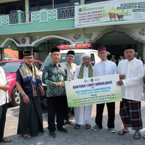 Mantan Wartawan Sumbang Mobil Ambulance ke Rukem Takmir Masjid SSNR Sidoarjo