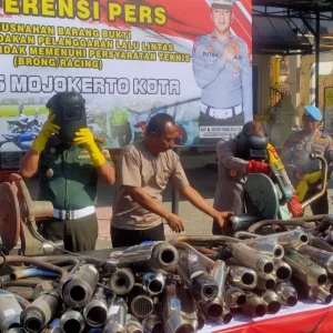 Operasi Patuh Semeru Digelar, Polres Mojokerto Kota Musnahkan Sedikitnya 150 Knalpot Racing