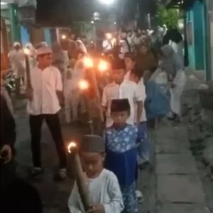 Peringati Muharam, Warga RT 3 Celep Pawai Baca Sholawat Keliling Kampung