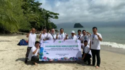 Pegadaian Kanwil XII Surabaya Berikan Bantuan 200 Terumbu Karang Buatan di Pantai Trenggalek