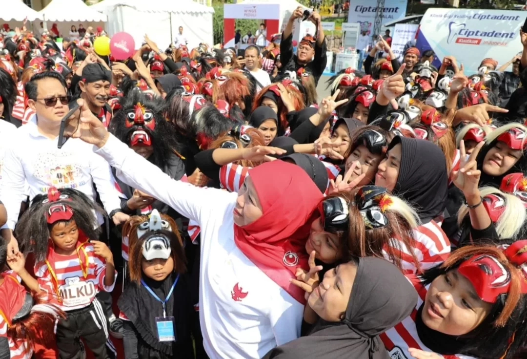 Bagikan 1.000 Buku Cerita Anak, Khofifah Ajak Gemar Membaca dan Menulis