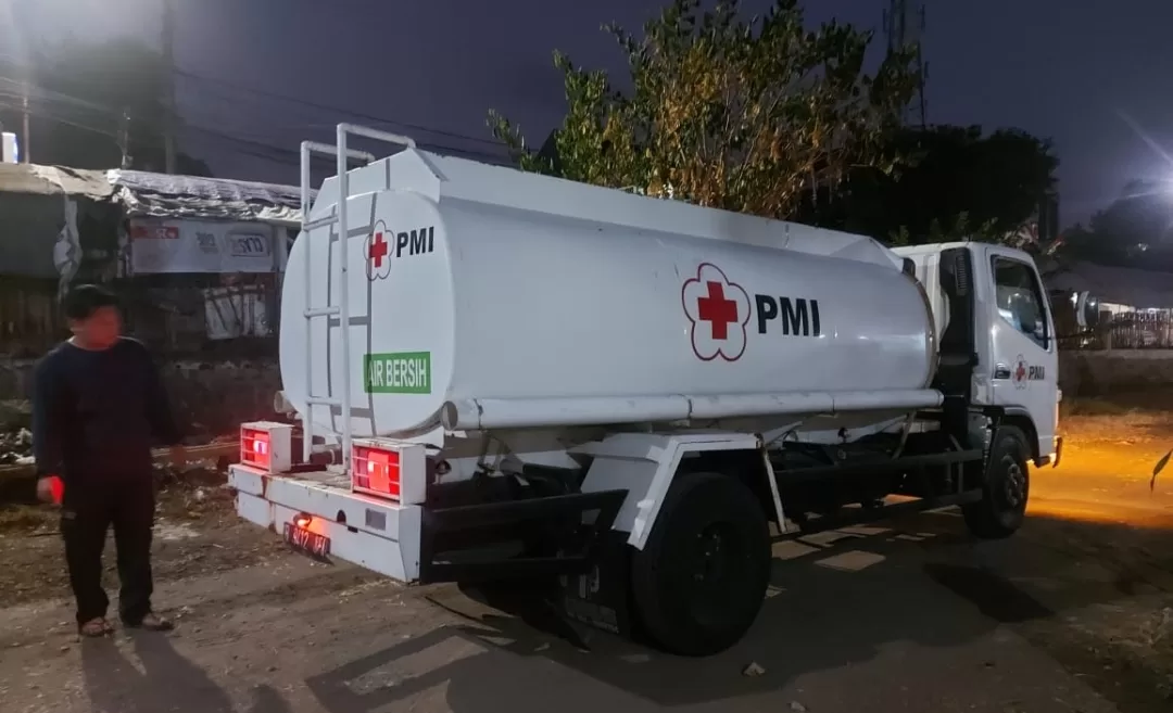 Hadapi Kekeringan Ekstrim, PMI Jember Support BPBD Siagakan Tangki Air