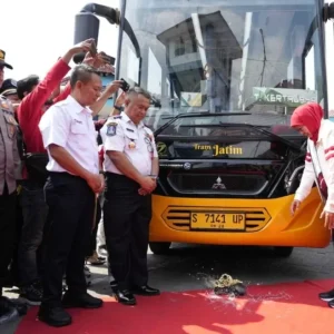 Gubernur Khofifah Resmikan Bus Trans Jatim Mojokerto – Surabaya